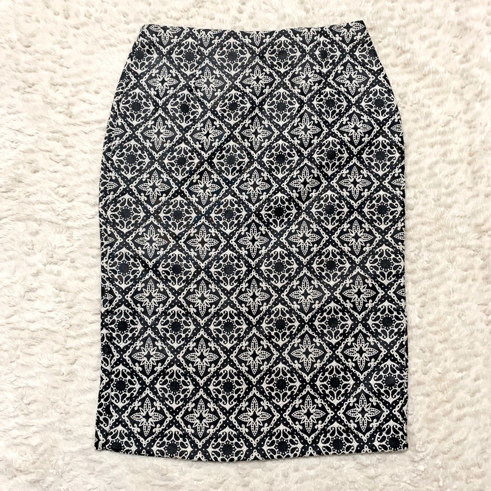 ZARA Geometric Pattern Embroidered Black & Ivory Pencil Skirt - Size M